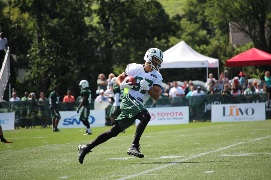 Eric Decker makes a catch. Photo by David Armelino | Syracuse New Times