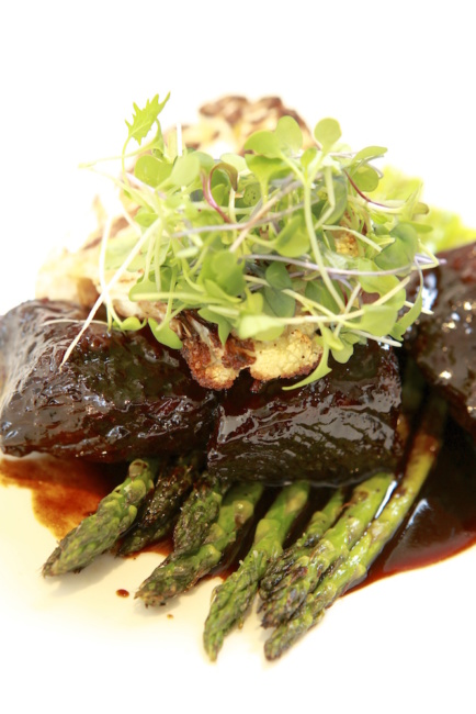 Braised Chuck Short Rib, Cauliflower, Asparagus, Toasted Baguette Point